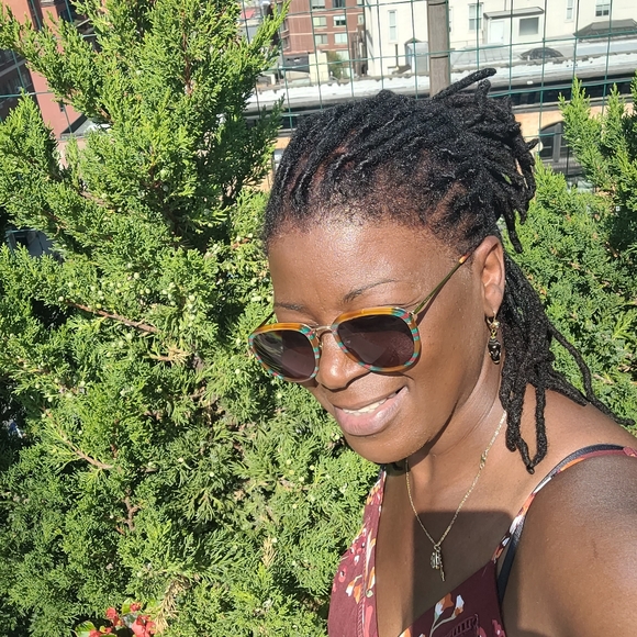 Meet your Posher, Nadia - Picture 1 of 1